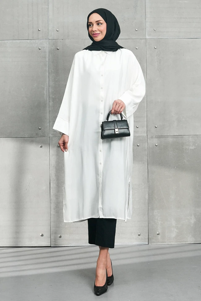 Beyaz Yanları Yırtmaçlı Düğmeli Tunik