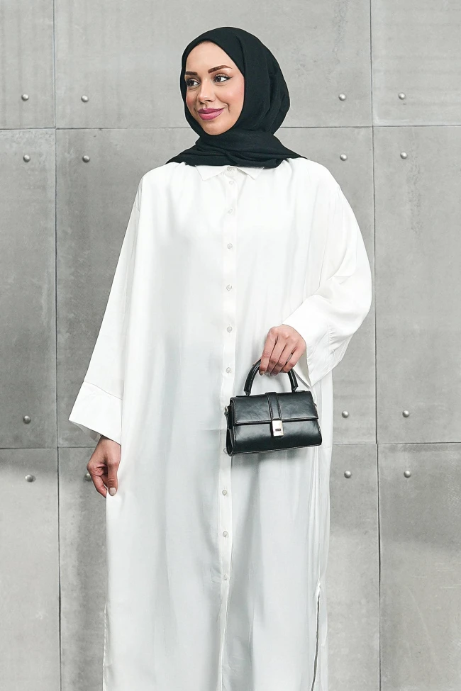 Beyaz Yanları Yırtmaçlı Düğmeli Tunik