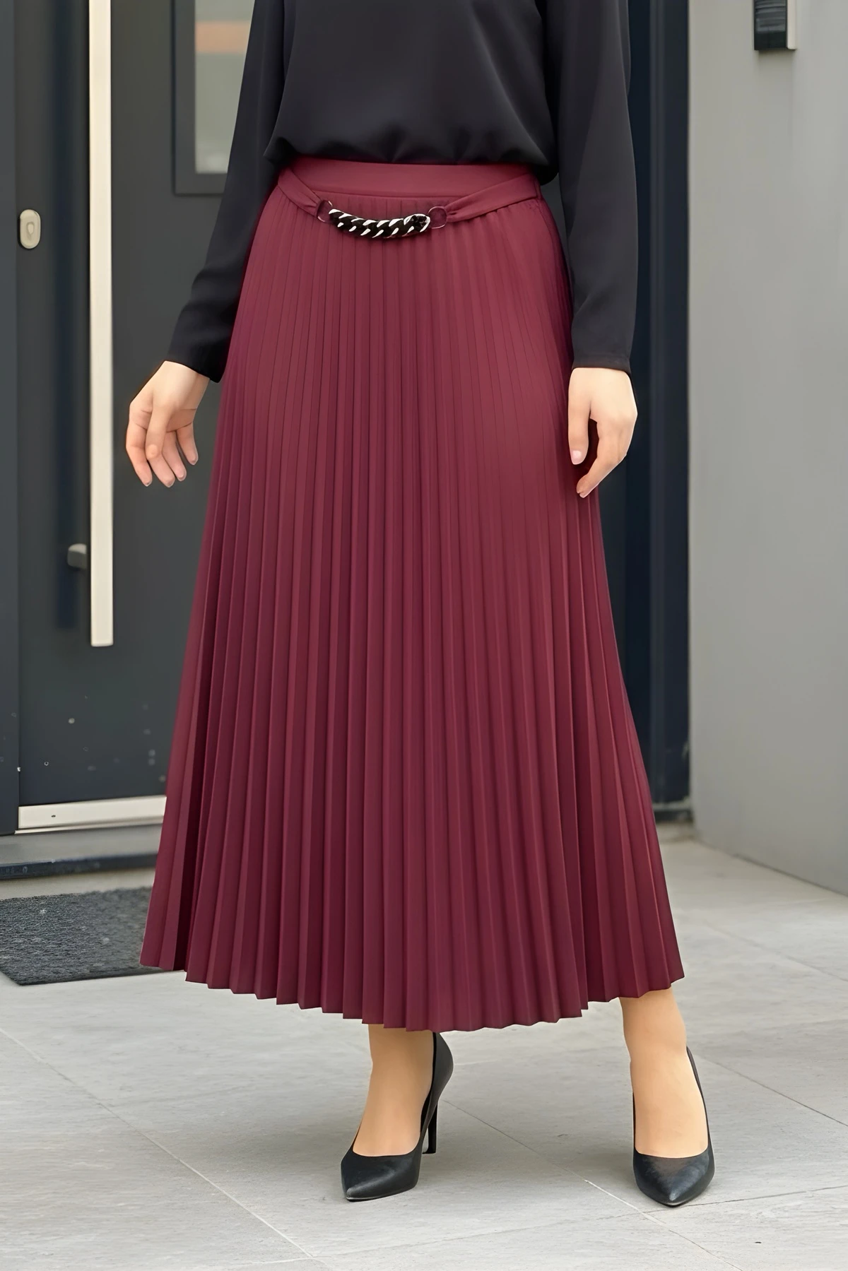 Bordo Bel Zincir Detaylı Piliseli Etek