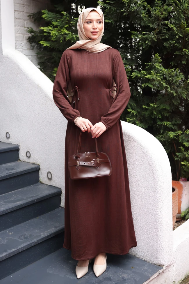 Kahverengi Bisiklet Yaka Bel Ve Kol Lastikli Bürümcük Elbise