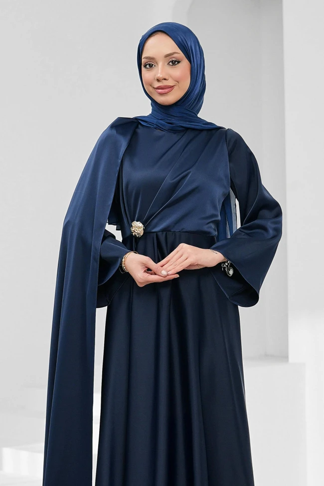 Lacivert Omuz Şal Detaylı Broşlu Saten Abiye
