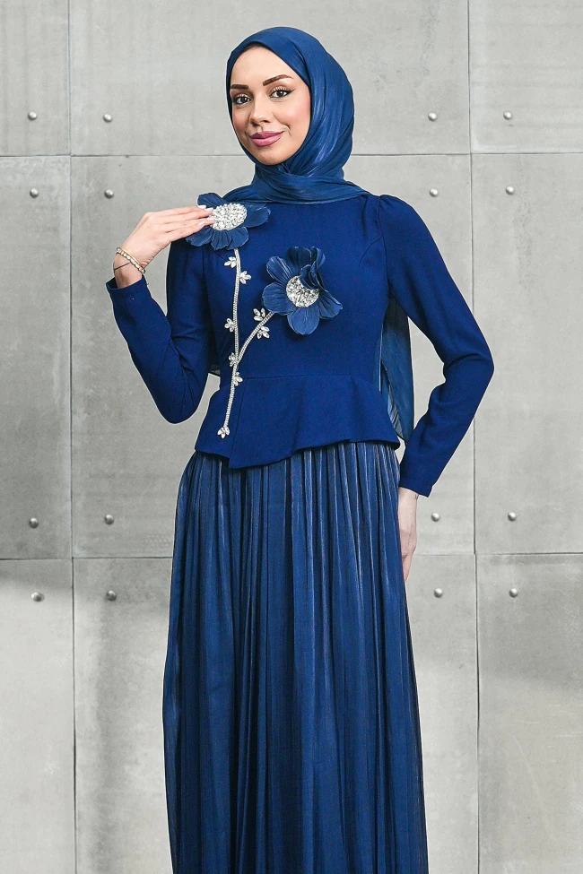 Lacivert Papatya Detaylı Eteği Pliseli Taşlı Abiye