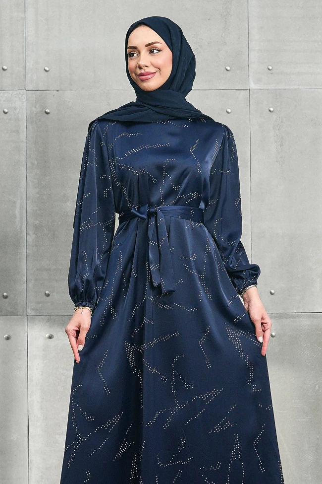 Lacivert Taşlı Kuşaklı Saten Elbise