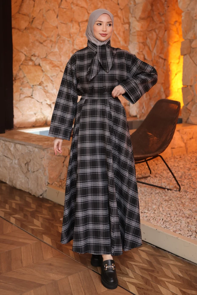 Siyah Ekose Yaka Detaylı Gömlek Etekli Takım