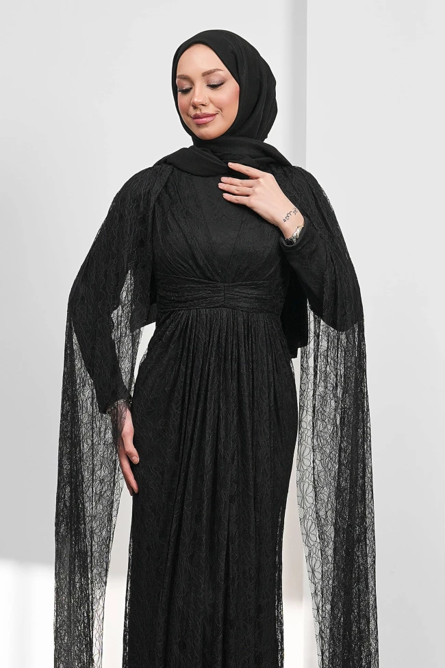 Siyah Omuz Pelerinli Drapeli Güpürlü Abiye