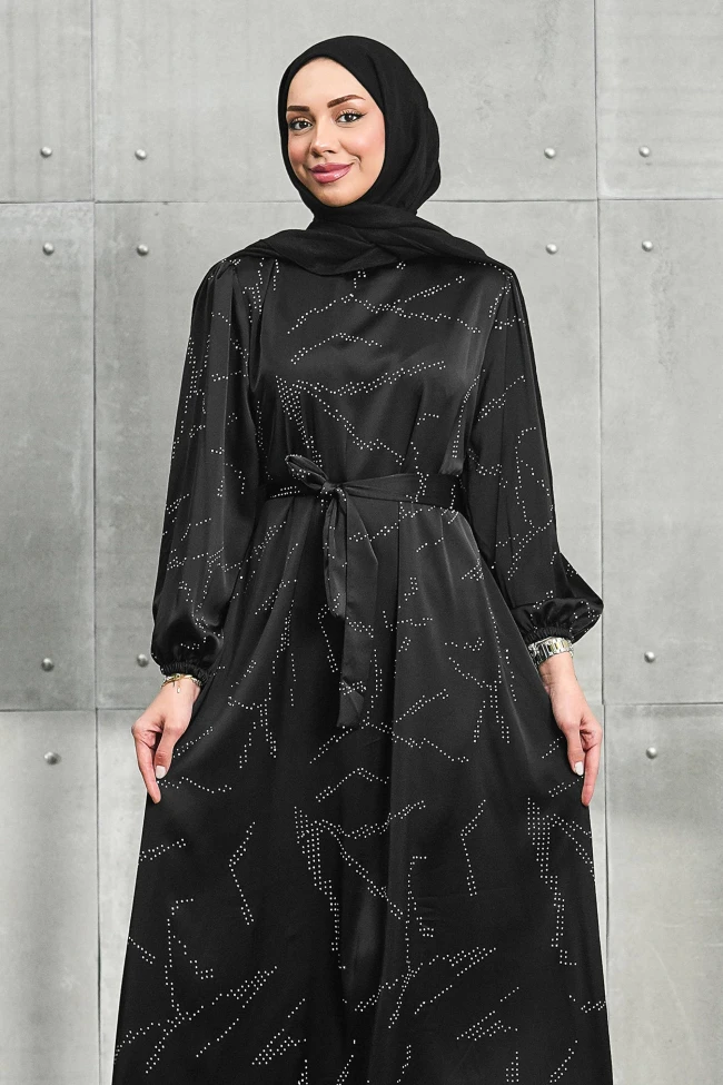 Siyah Taşlı Kuşaklı Saten Elbise