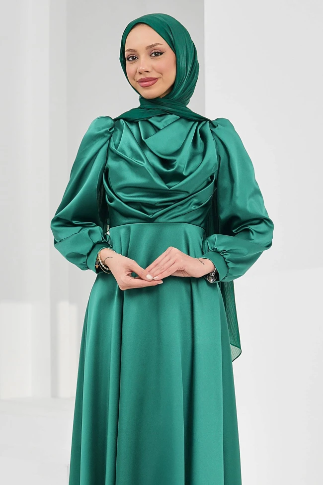 Zümrüt Yeşili Önü Taşlı Saten Abiye