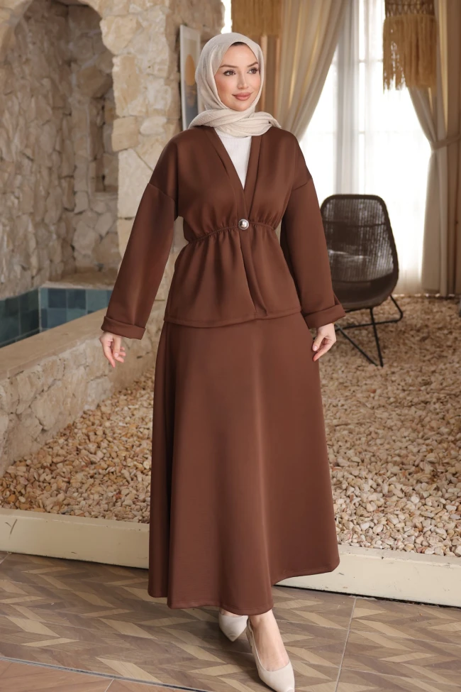Kahverengi Düğmeli Lastikli Ceket Etekli Takım