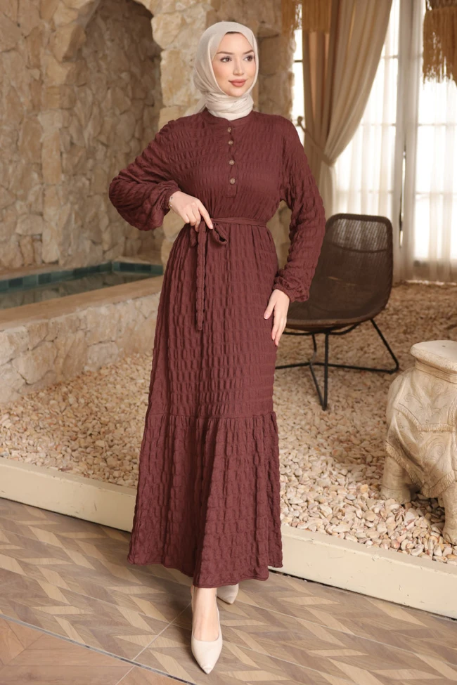 Kahverengi Kol Lastikli Düğmeli Bel Bağlamalı Gofre Elbise