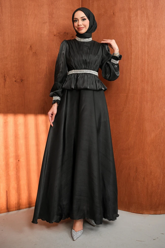 Siyah Beli Volan Detaylı Taşlı Janjan Saten Abiye