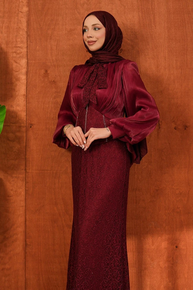 Bordo Yaka Detaylı Güpürlü Abiye