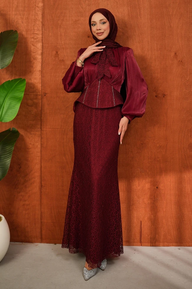 Bordo Yaka Detaylı Güpürlü Abiye