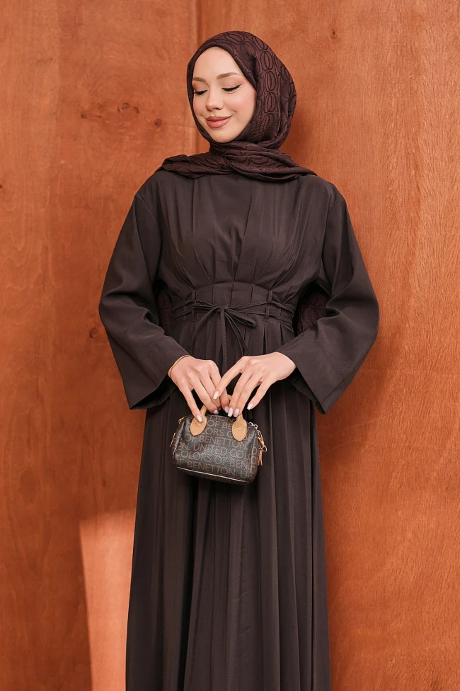 Kahverengi Bel Bağlamalı Piliseli Elbise