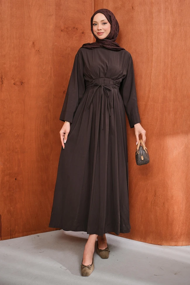 Kahverengi Bel Bağlamalı Piliseli Elbise