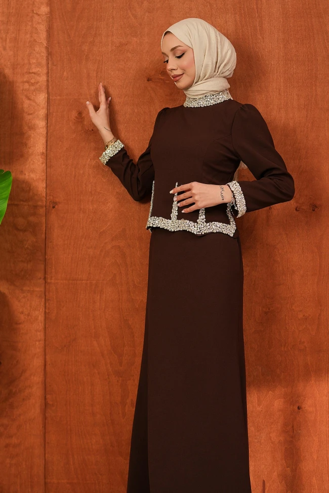Kahverengi Taş Detaylı Tasarım Abiye