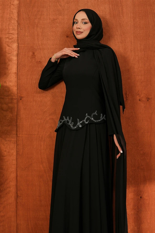 Siyah Önü Taşlı Krep Abiye