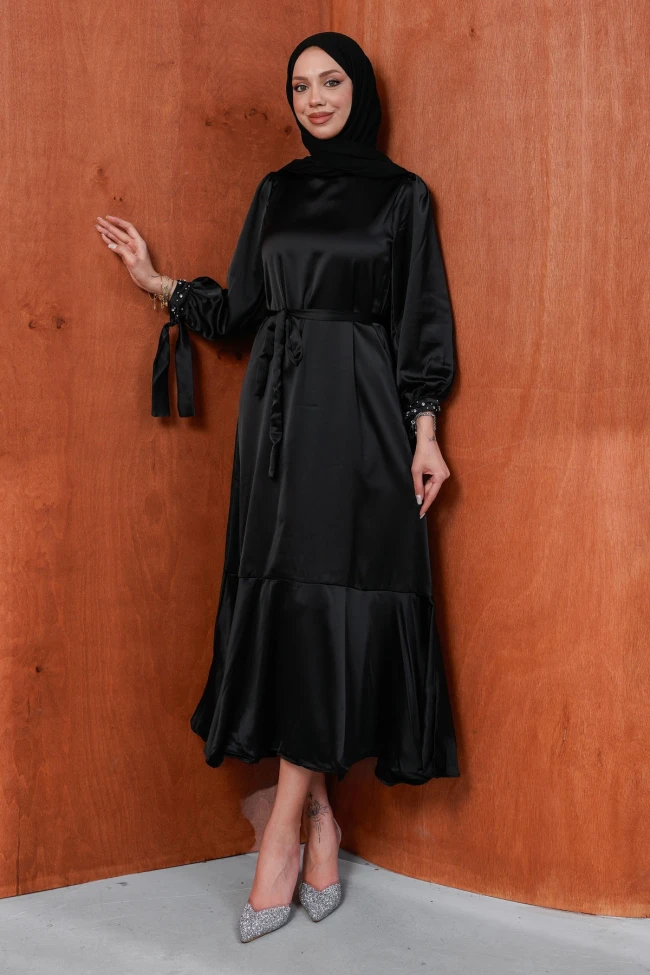 Siyah Taş Detaylı Eteği Volanlı Saten Abiye