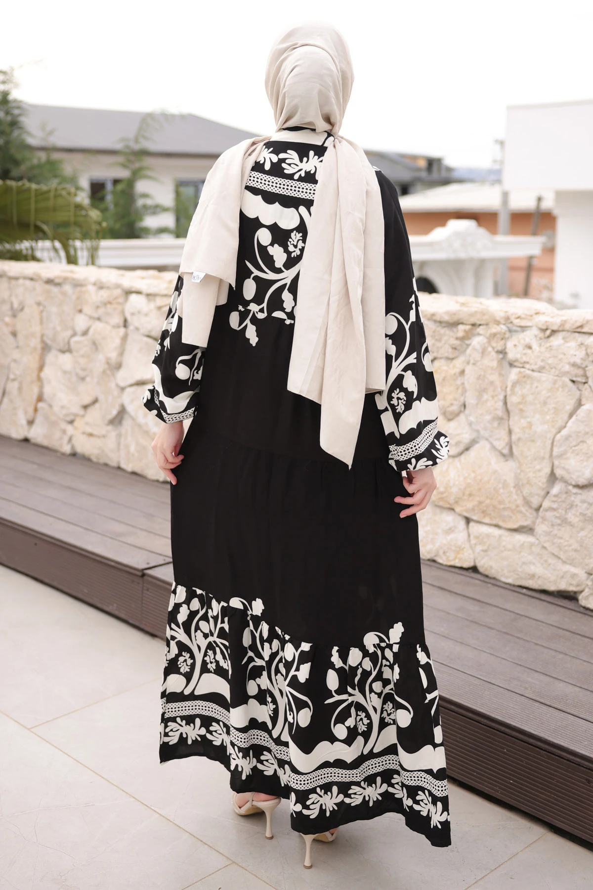 Siyah Yarım Düğmeli Kol Lastikli Viskon Elbise