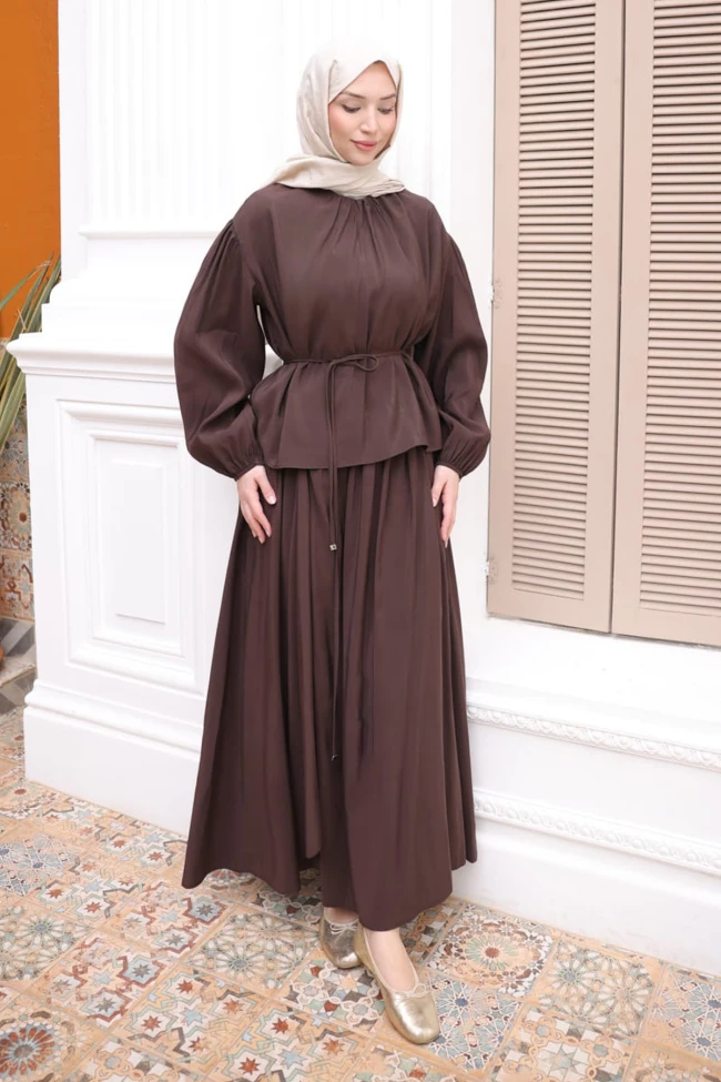 Kahverengi Yaka Büzgülü Bel Bağlamalı Etekli Takım