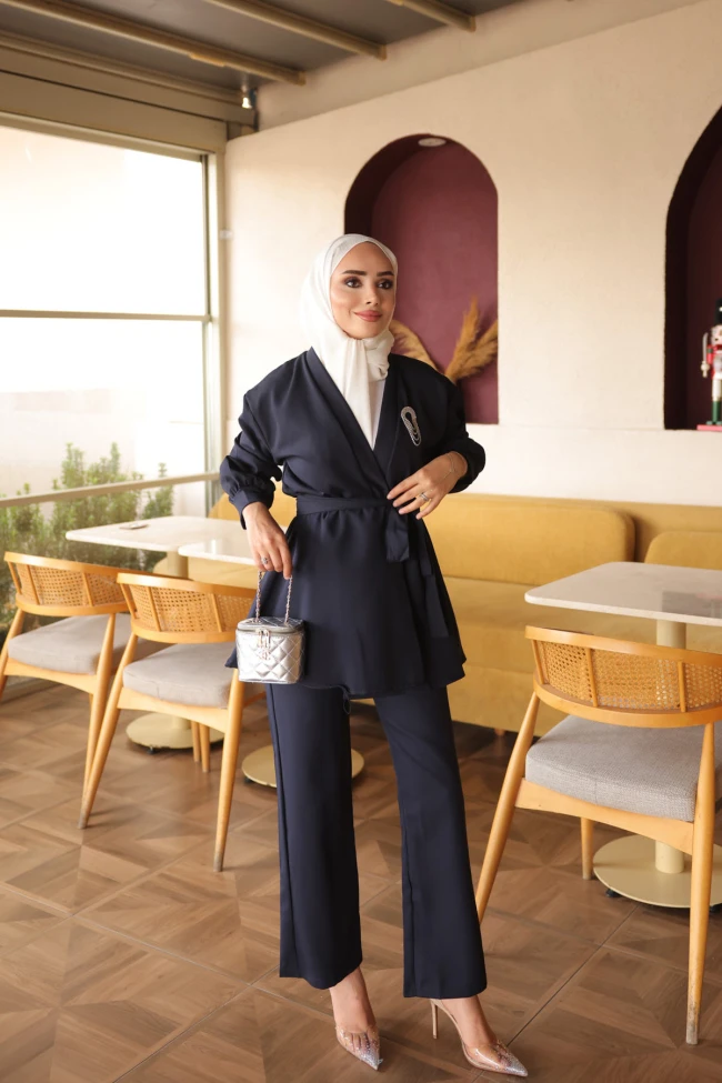 Lacivert Yaka Bronş Detaylı  Tunik Pantolonlu Takım