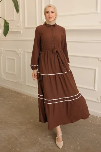 Kahverengi Kol Lastikli Eteği Katlı Şeritli Bürümcük Elbise