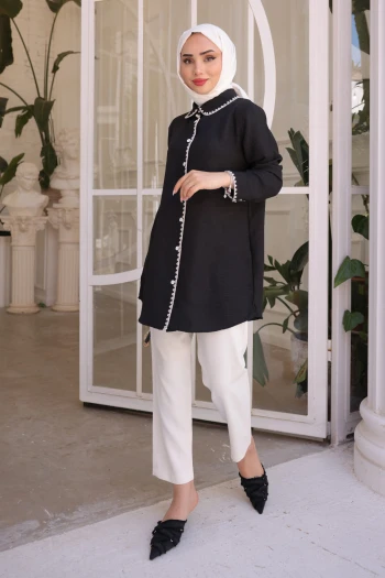 Siyah Ön Yaka Detaylı Keten Gömlek