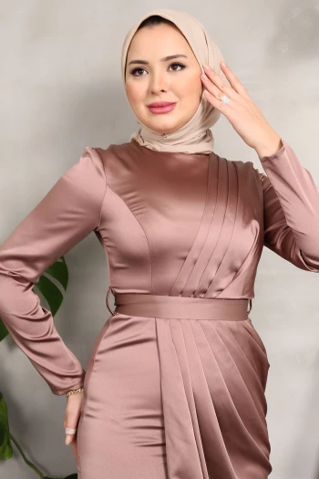 Vizon Ön Detaylı Piliseli Kuşaklı Saten Abiye