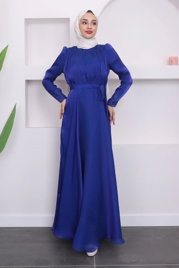 Saks Mavi Kuşaklı Ön Pileli Tül Abiye