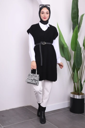 Siyah V Yaka Yırtmaçlı Selanik Triko Süveter