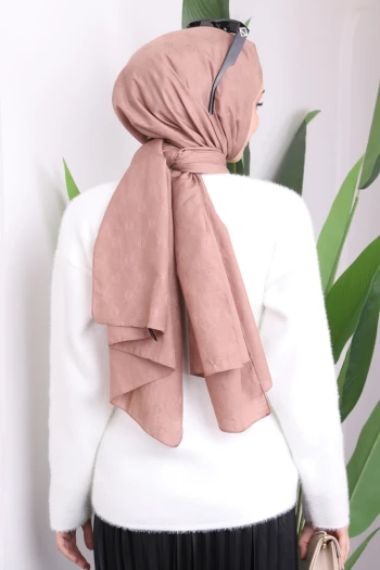 Ekru İşlemeli Sakal Triko Kazak