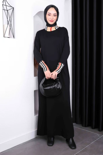 Siyah Dik Yaka Merserize Triko Elbise