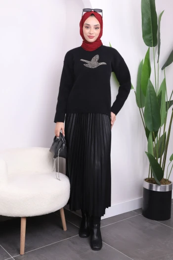 Siyah İşlemeli Sakal Triko Kazak