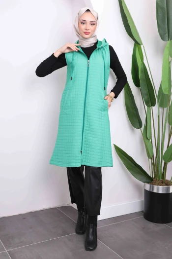 Yeşil Fermuarlı Kapüşonlu Kapitone Yelek