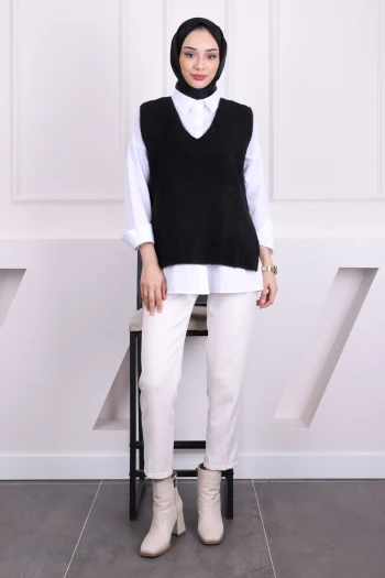 Siyah Sakallı Süveterli Gömlek