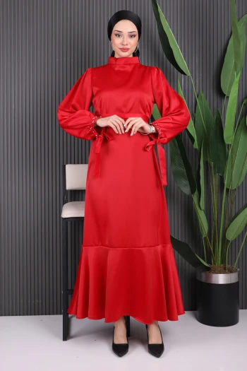 Kırmızı Taş Detaylı Eteği Volanlı Saten Elbise