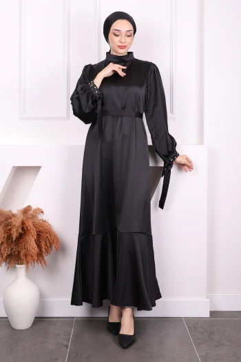 Siyah Taş Detaylı Eteği Volanlı Saten Elbise