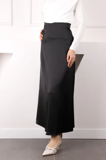 Siyah Yan Fermuarlı Saten Kloş Etek