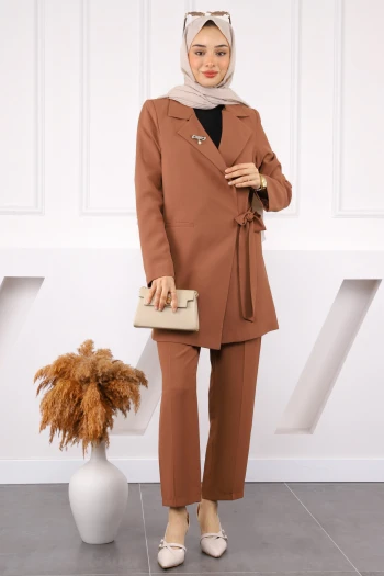 Kahverengi Yan Baglamalı Krep Ceket Pantolonlu Takım