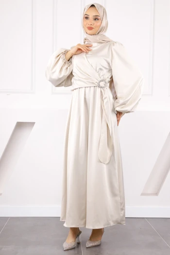 Bej Yan Toka Bağlamalı Saten Elbise