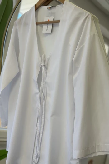 Beyaz Ön Bağlamalı Kimono