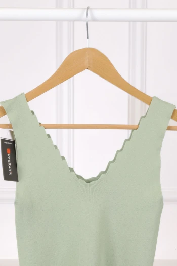 Mint Yeşili V Yaka Bluz