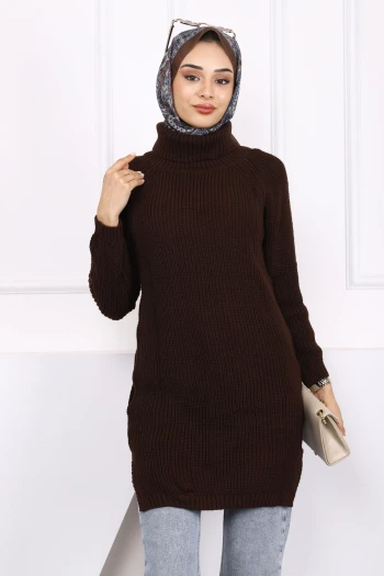 Kahverengi Boğazlı Yaka Yırtmaçlı Triko Tunik