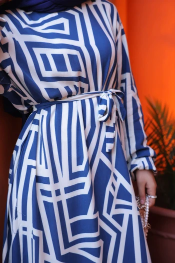 Lacivert Desenli Eteği Katlı Viscon Elbise