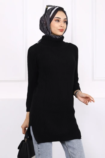 Siyah Boğazlı Yaka Yırtmaçlı Triko Tunik