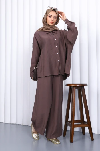 Kahverengi Gömlek Pantolonlu Takım