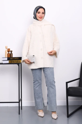 Krem Atkılı Detaylı Düğmeli Angora Ceket