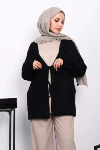 Siyah Ön Bağlamalı Angora Yumoş Hırka