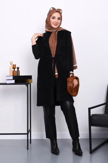 Siyah Ön Bağlamalı Cepli Angora Yumoş Yelek