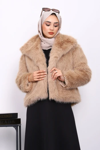 Bej Astarlı Kısa Kürk Kaban