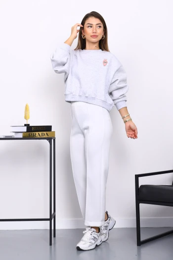 Gri Bisiklet Yaka Nakışlı Üç İplik Kısa Oversize Sweat